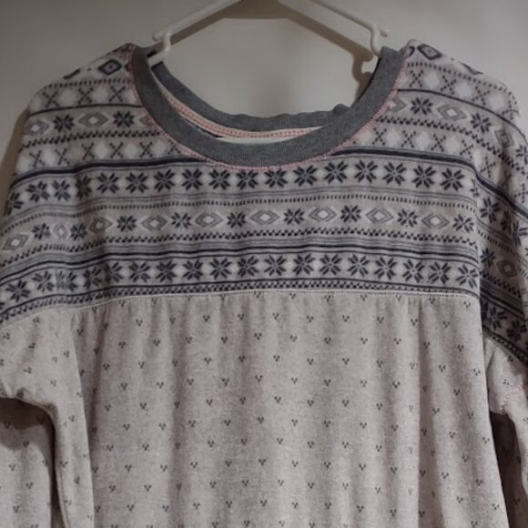 SIMPLY VERA SUPER SOFT LOUNGEWEAR SWEATSHIRT KANGAROO POUCH WINTER PRINT SIZE L - Picture 2 of 12